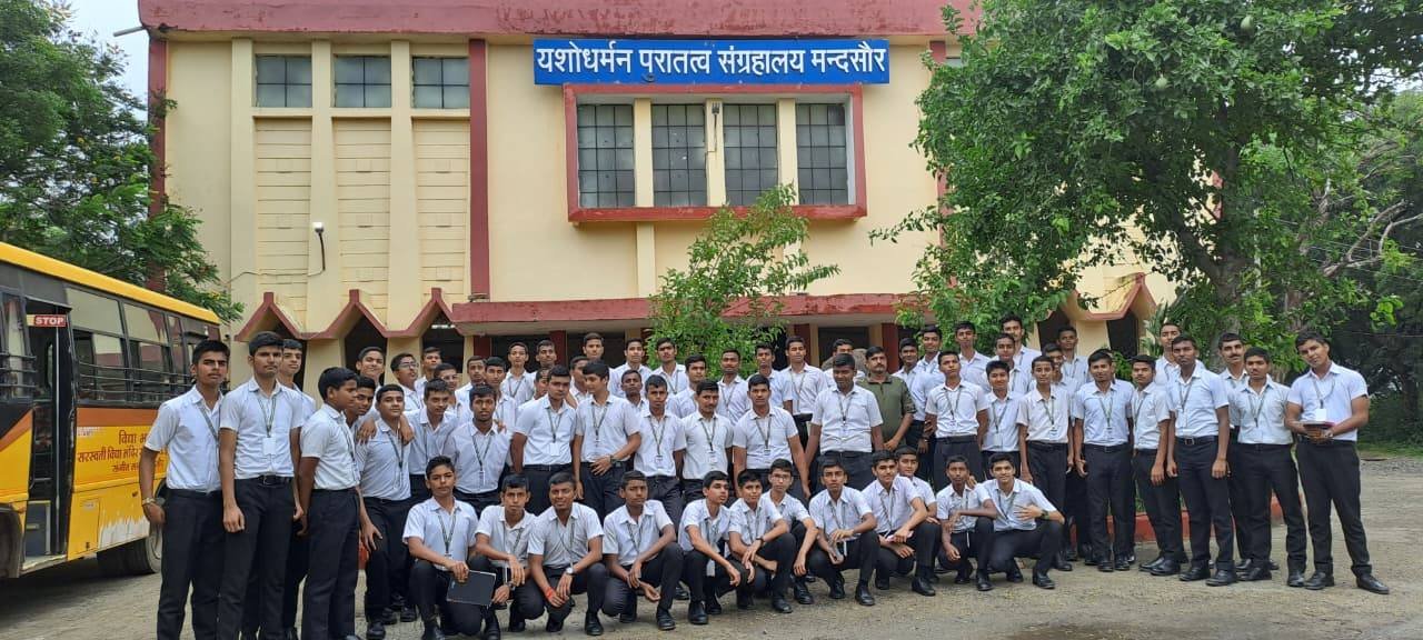 Educational Tour to Yashodharman Archaeological Museum